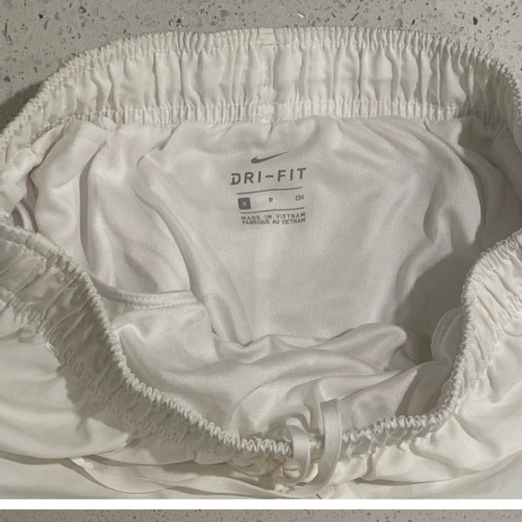 Nike Women's White Shorts - Picture 2 of 4